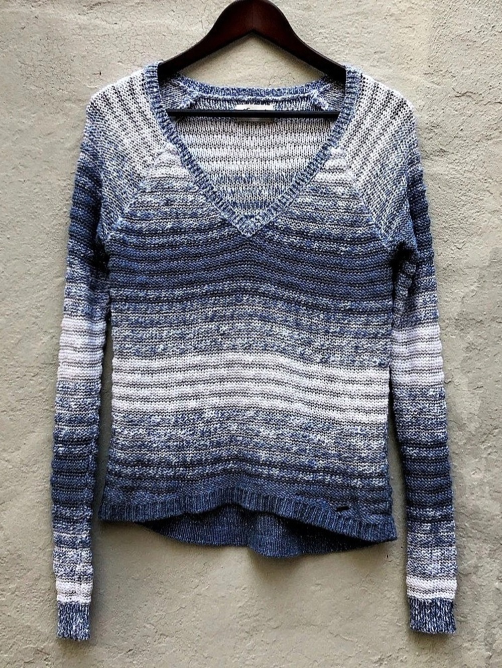 Hollister Striped V-Neck Sweater in Blue & White Size Small